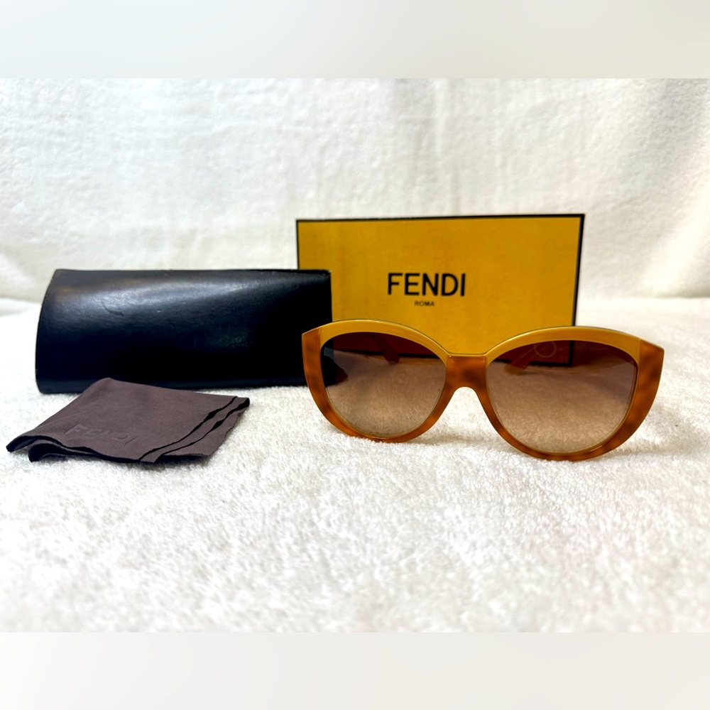 Fendi sunglasses tortoise with cloth, unbranded case and Fendi box.